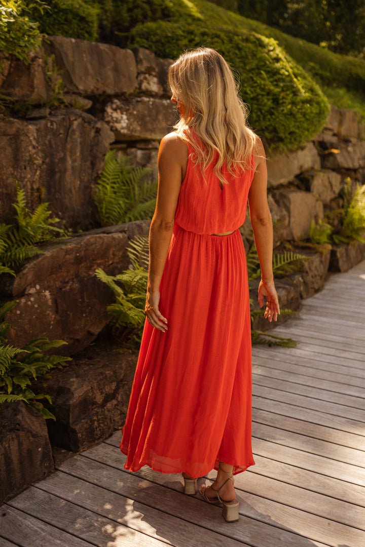 Amelia | Flowing Sleeveless Midi Dress