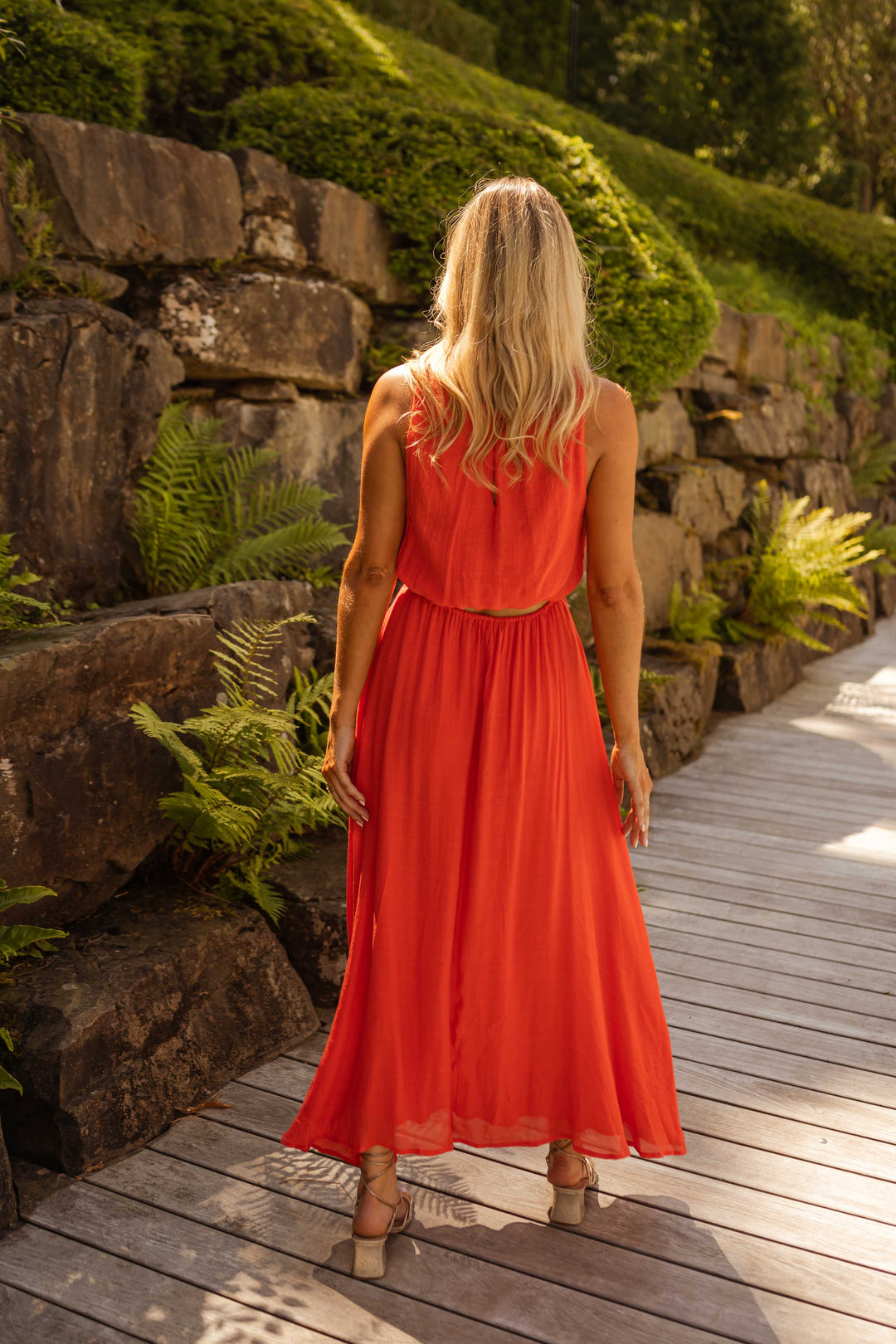 Amelia | Flowing Sleeveless Midi Dress